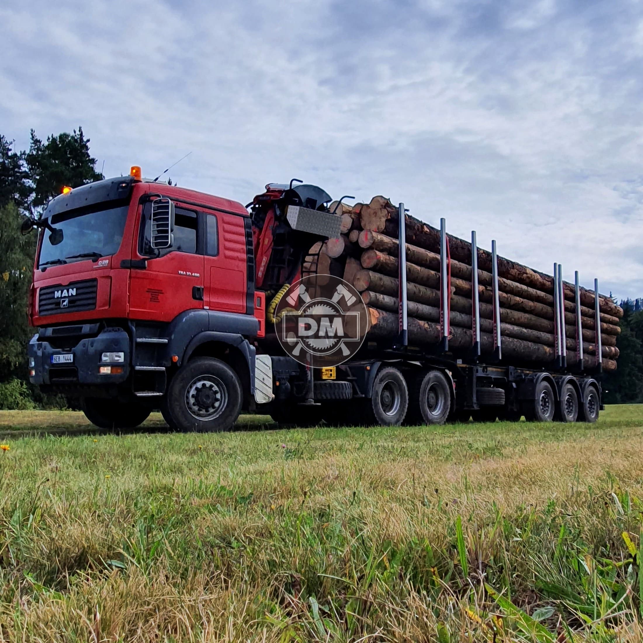 Nákladní autodoprava a práce hydraulickou rukou