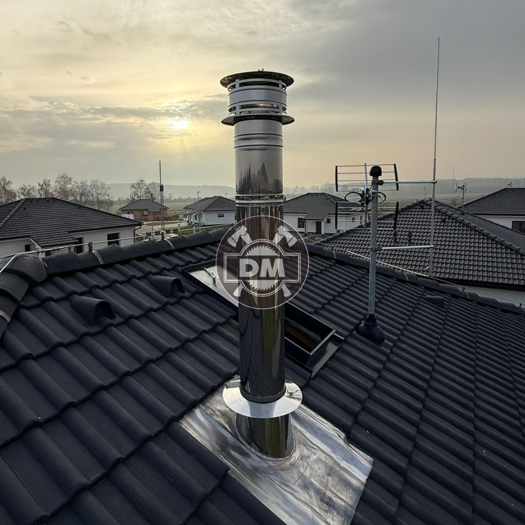 Topte bezpečně a šetřete: partnerství DMdřevo a Kominictví Šurkala